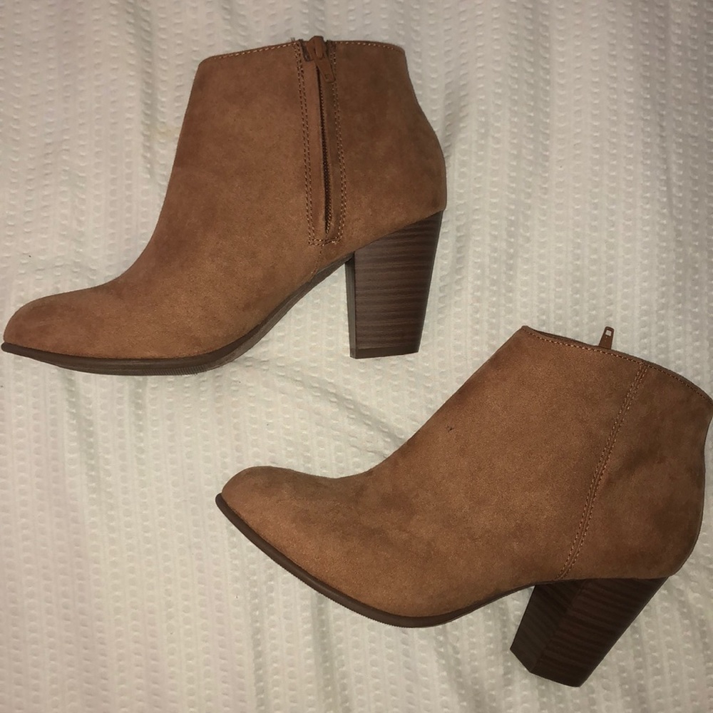 Old navy tan heeled booties
